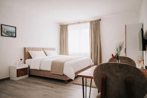 E&B Hotel 
