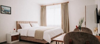 E&B Hotel