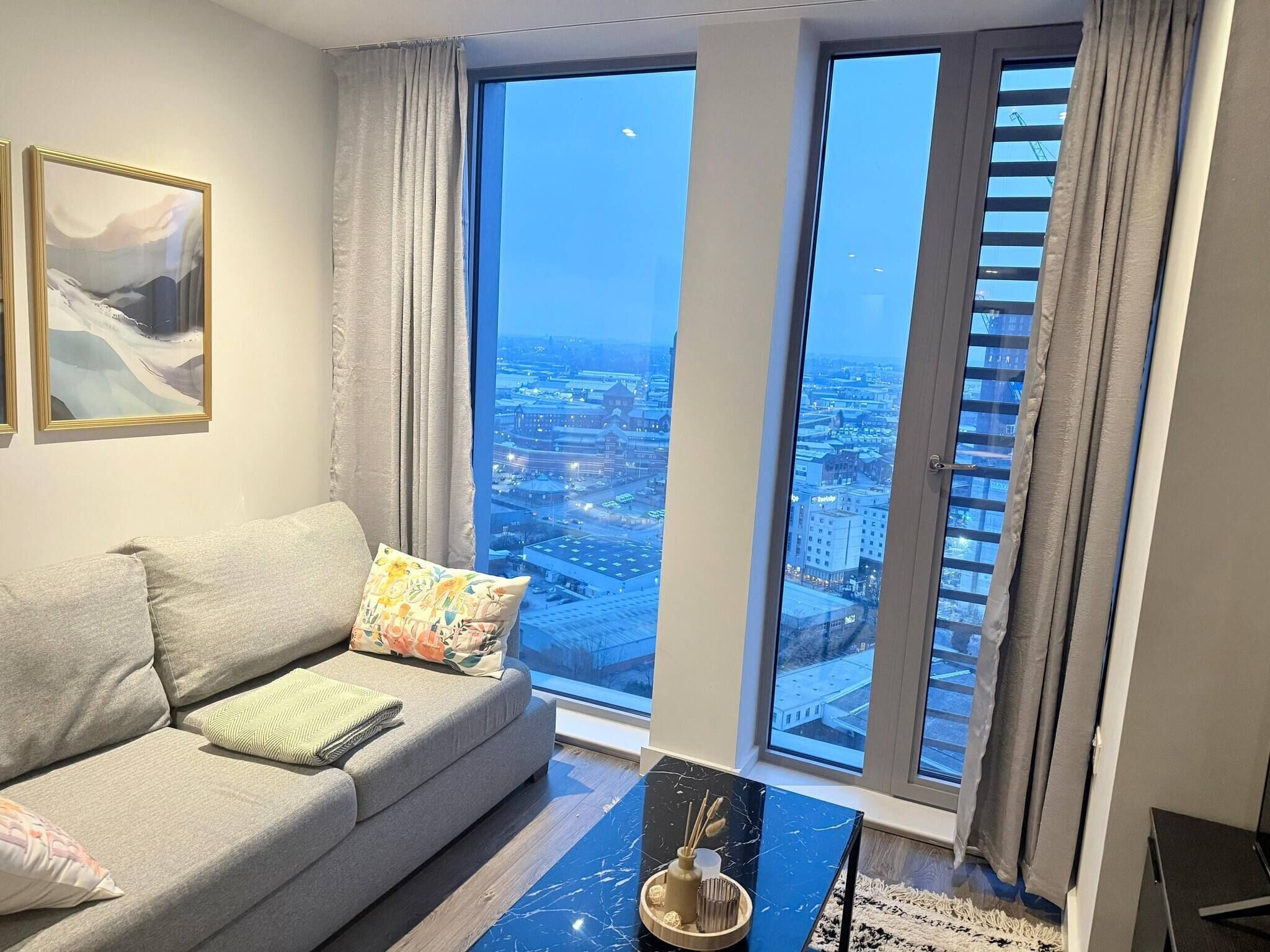 Apartment, 2 Bedrooms, Accessible, Smoking | Living area