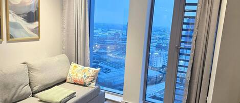 Apartment, 2 Bedrooms, Accessible, Smoking | Living area