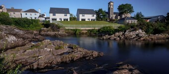 Large detached home in the heart of Sneem to sleep 14 people