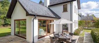 4 bedroom home with pool access. Sleeps 8