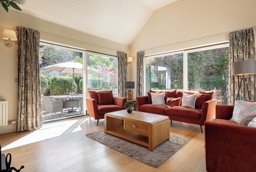 4 bedroom home with pool access. Sleeps 8