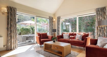 4 bedroom home with pool access. Sleeps 8