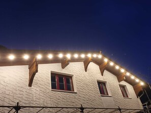 تفاصيل الفندق من الخارج