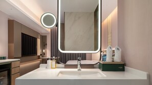 A modern bathroom with a large mirror, a sink, and a vanity. - Holiday Inn Kashgar East by IHG (Kashgar)