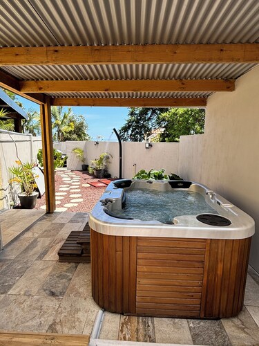 Ti Kaz fond d'or maison avec jacuzzi et salle de jeu idéal pour les familles