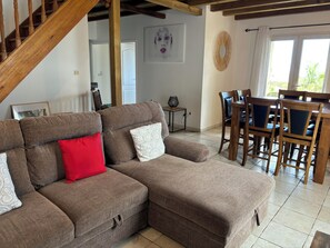 Living area - Ti Kaz fond d'or house with jacuzzi and playroom ideal for families (Le Tampon)