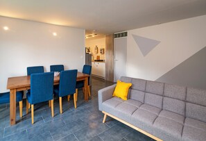 Interior - Modern, New, Stylish, 3 Bed, 2 Bath, Self Catering Gite. Private Garden & Pool! (Laroque-des-Albères)