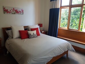 Room - Spacious 3 bedroom period home. 2 living rooms.
Walking distance to town (Methven)