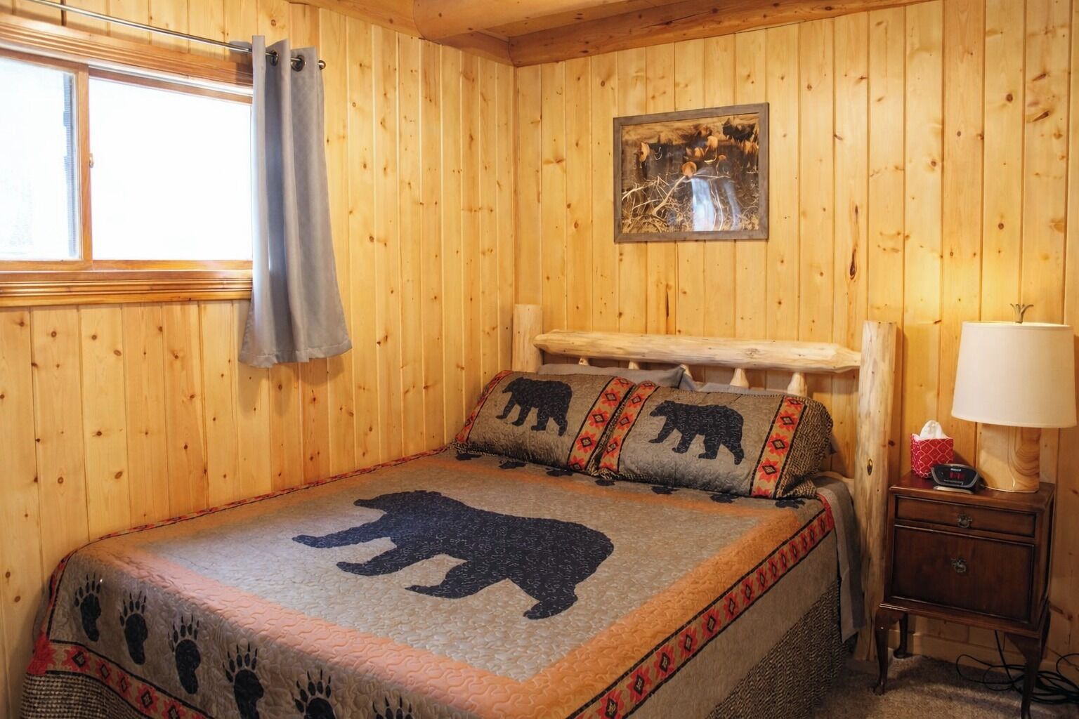 2 bedrooms, internet, bed sheets