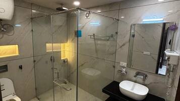 デラックス ダブルルーム シティビュー | バスルーム