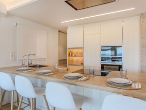 Fridge, microwave, oven, dishwasher - Seahome by Interhome (Blanes)