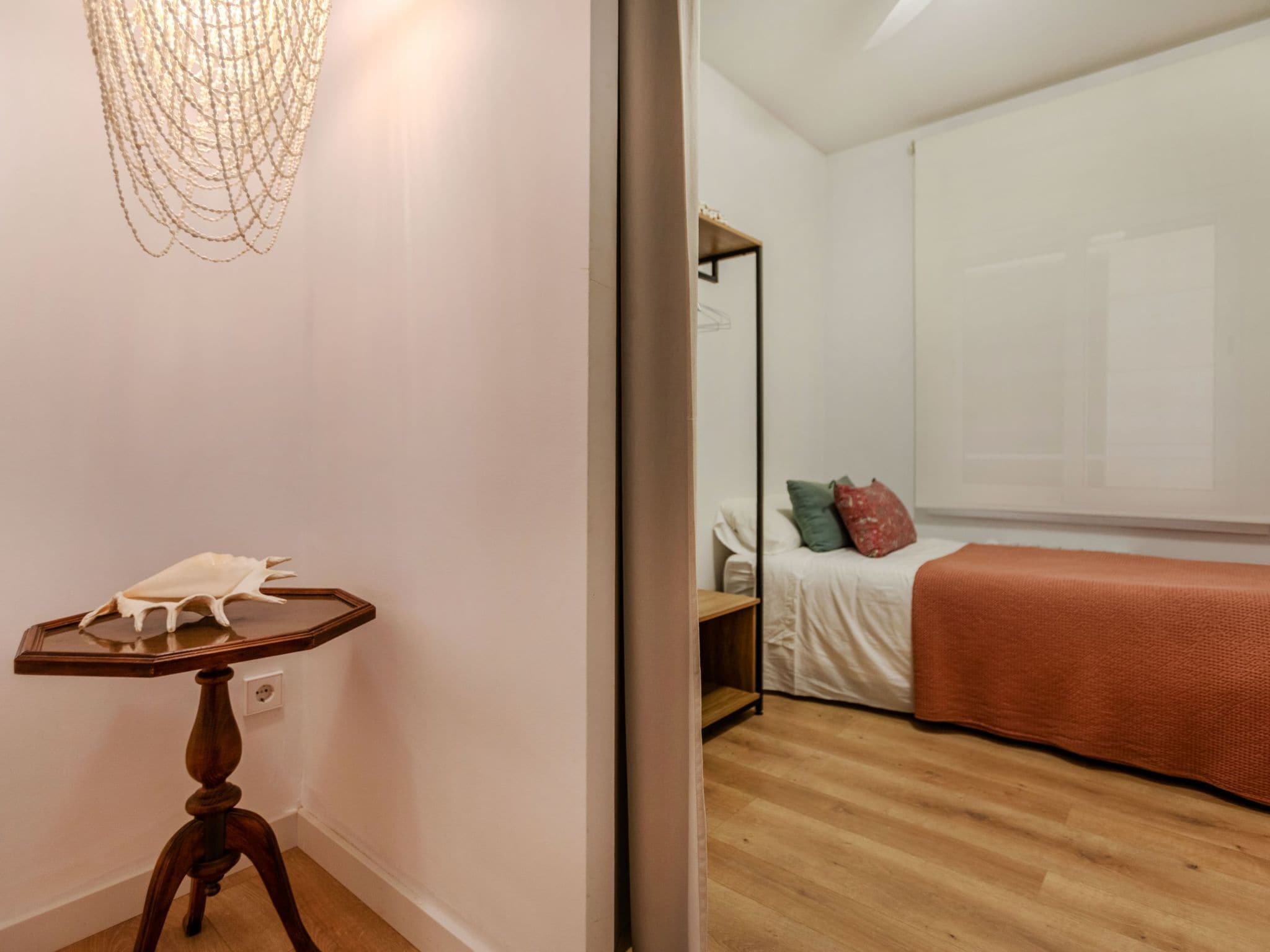 3 bedrooms, desk, internet