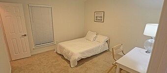 Spacious 4BR Retreat Near Lake Ray Hubbard Sleeps 8