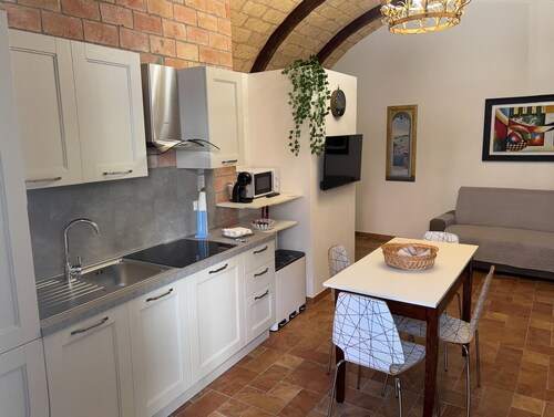 EXPERIENCE THE ENCHANTMENT:BEAUTIFUL APARTMENT, COZY AND SUPER FUNCTIONAL.