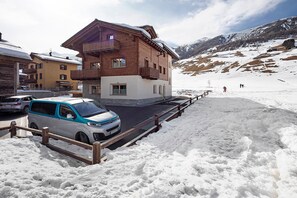 Exterior - Chalet 'Malva' with Mountain View, Balcony and Wi-Fi (Livigno)