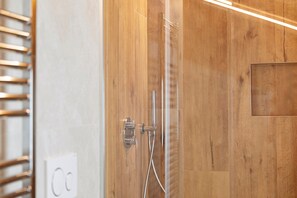 Shower, hair dryer, towels - Chalet 'Malva' with Mountain View, Balcony and Wi-Fi (Livigno)