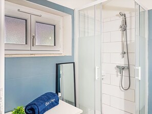 Bathroom - La Péguière by Interhome (Saint-Raphaël)