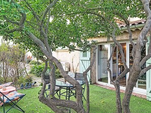 Outdoor dining - La Péguière by Interhome (Saint-Raphaël)
