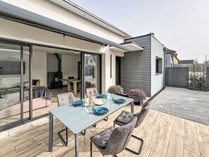 Outdoor dining - Maison Du Crouzic by Interhome (Etel)