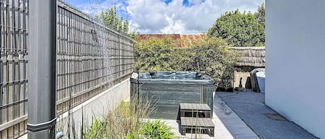 Baignoire à remous extérieure
