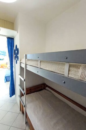 1 bedroom, desk, Internet - Les Rives de la Favière by Interhome (Bormes-les-Mimosas)