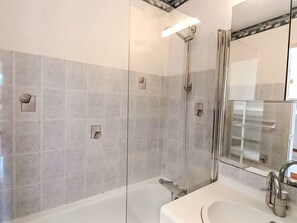 Towels - Les Rives de la Favière by Interhome (Bormes-les-Mimosas)