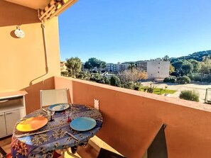 Outdoor dining - Les Rives de la Favière by Interhome (Bormes-les-Mimosas)
