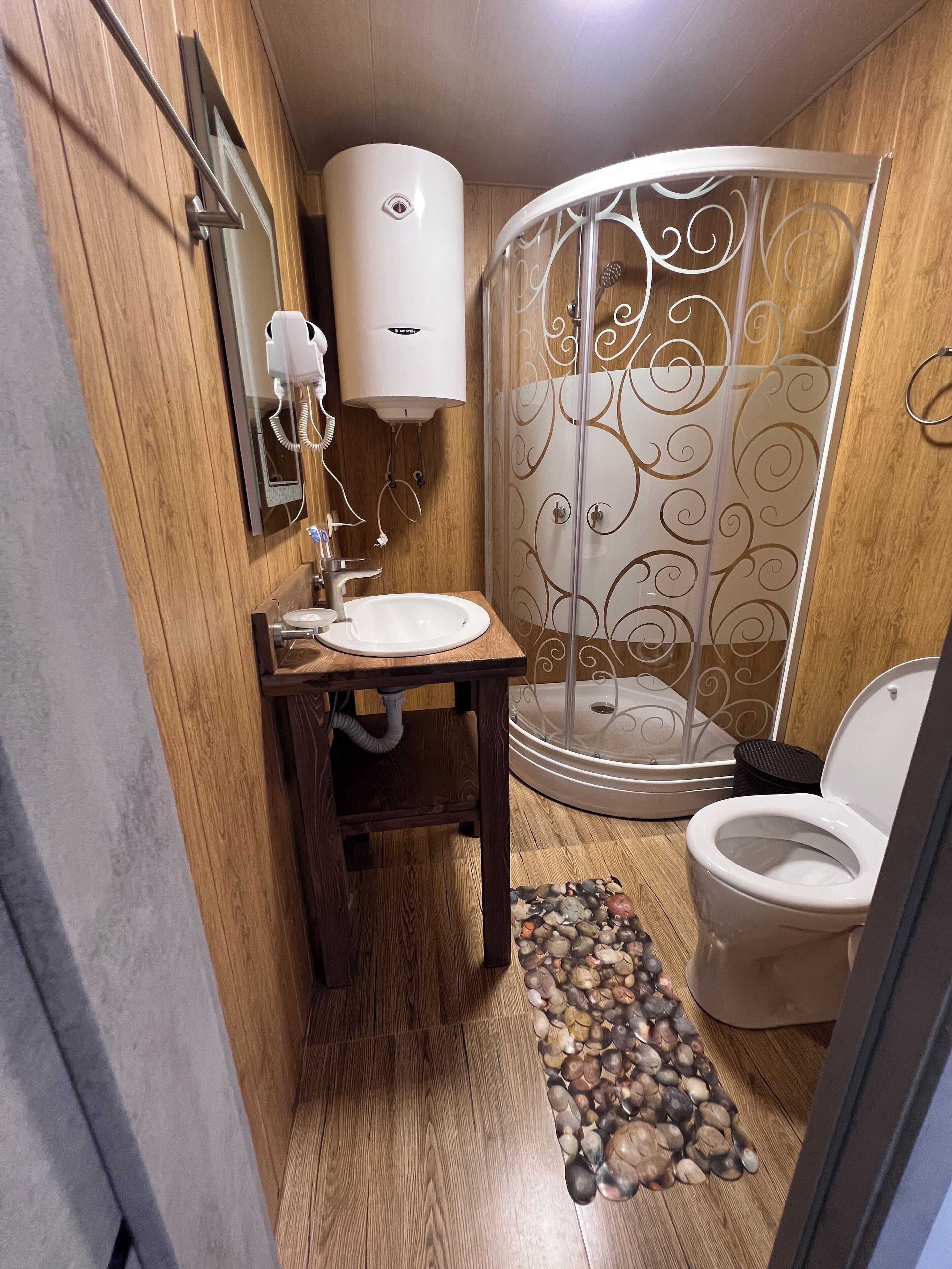 Chambre Confort Double ou avec lits jumeaux, véranda, vue montagne | Salle de bain