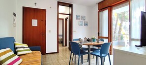 Dining - Lignano apartment steps from the beach (Lignano Sabbiadoro)