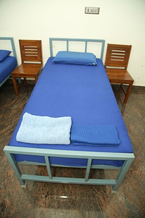 Klassieke driepersoonskamer, balkon, uitzicht op tuin