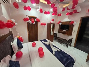 Deluxe Double Room - Hotel White Rock (Zirakpur)