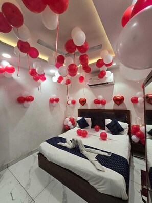 Deluxe Double Room - Hotel White Rock (Zirakpur)