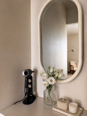 Minibar, in-room safe, desk, laptop workspace - Cratèrico (Naples)