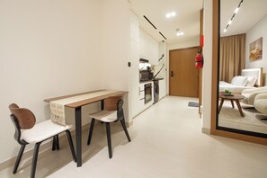 Dining - Studio in Trillionaire - Private Jacuzzi (Dubai)