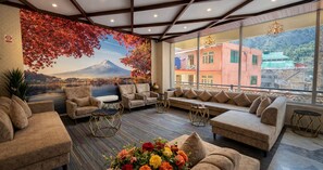 Lobby - Mount Hayat Hotel  (Naran)
