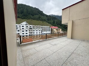 Property grounds - Mount Hayat Hotel  (Naran)