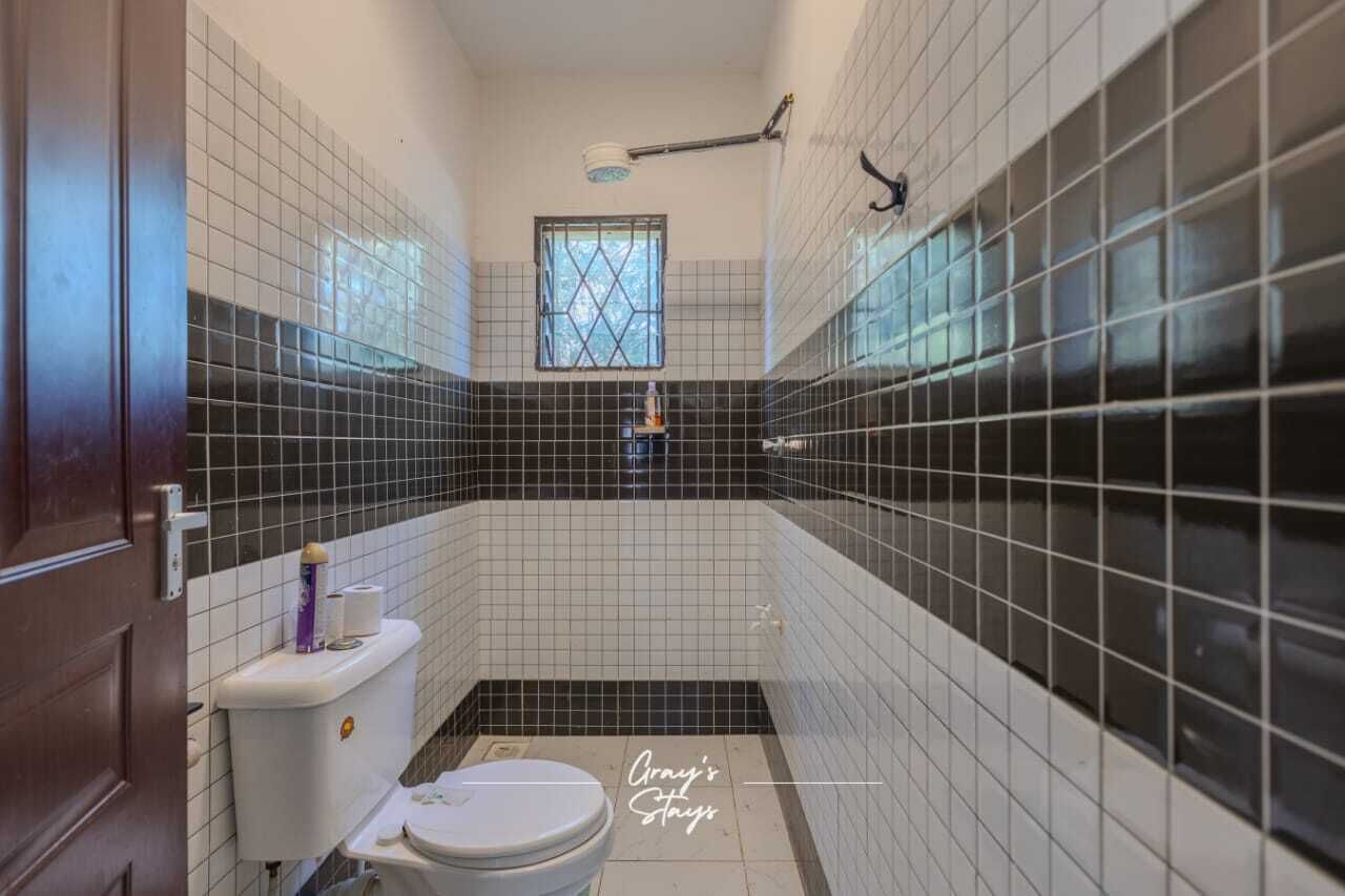 Classic Apartment | Bathroom