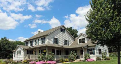 Dutch Homestead Vacation Home - central Lancaster Co. 6 min. to Sight & Sound!