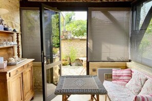 Living area - Maison Chaumont: Quiet Retreat with Chateau Views (Vézac)