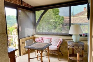 Living area - Maison Chaumont: Quiet Retreat with Chateau Views (Vézac)