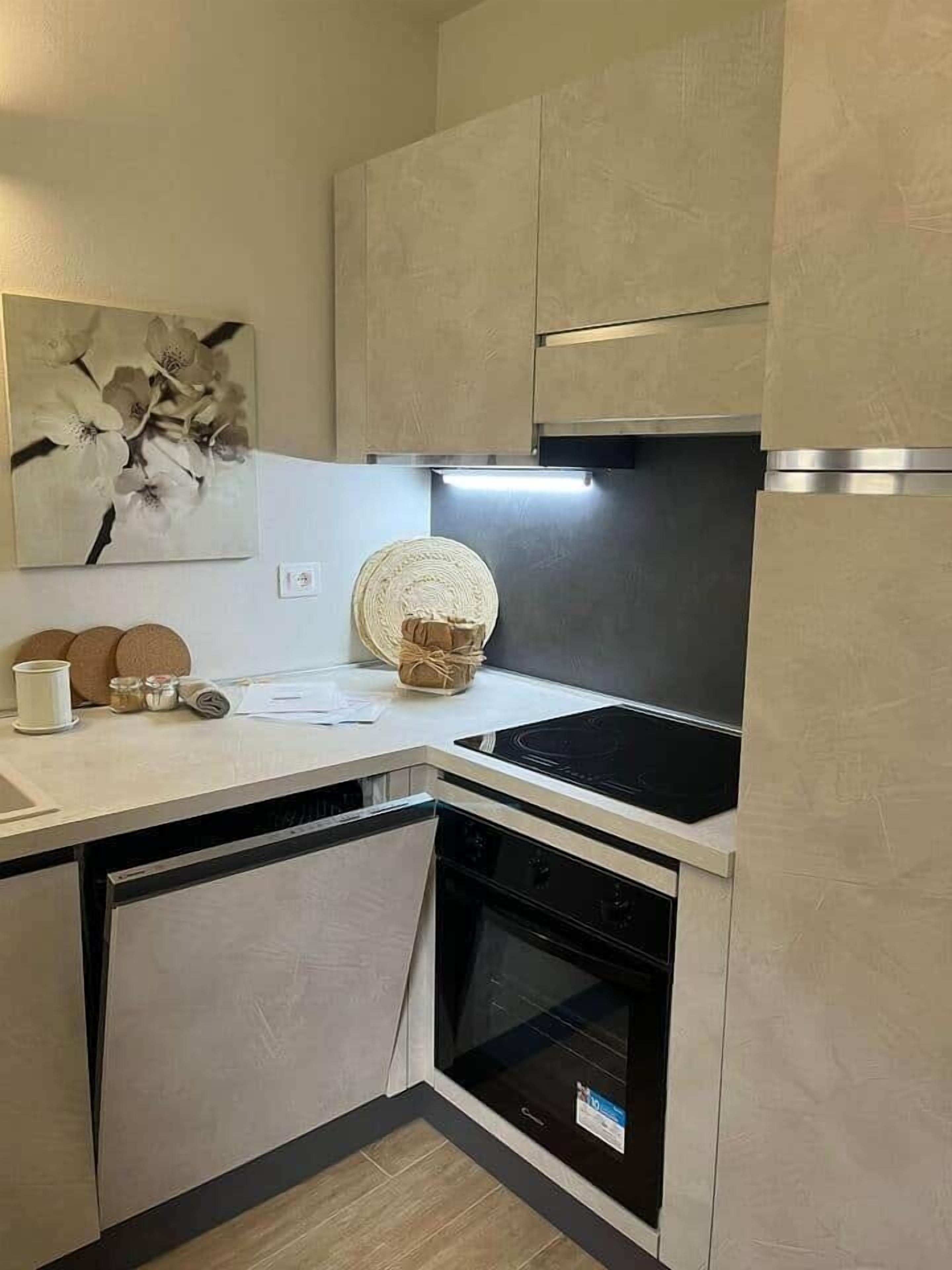 Réfrigérateur, four, plaque de cuisson, lave-vaisselle