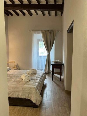 1 bedroom, WiFi, bed sheets - A Blue Primrose in the hamlet (Montecchio)