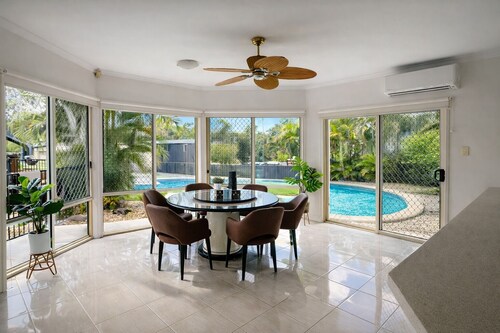 Fully AC 3-bedroom apartment with swimming pool and 3 parking spaces