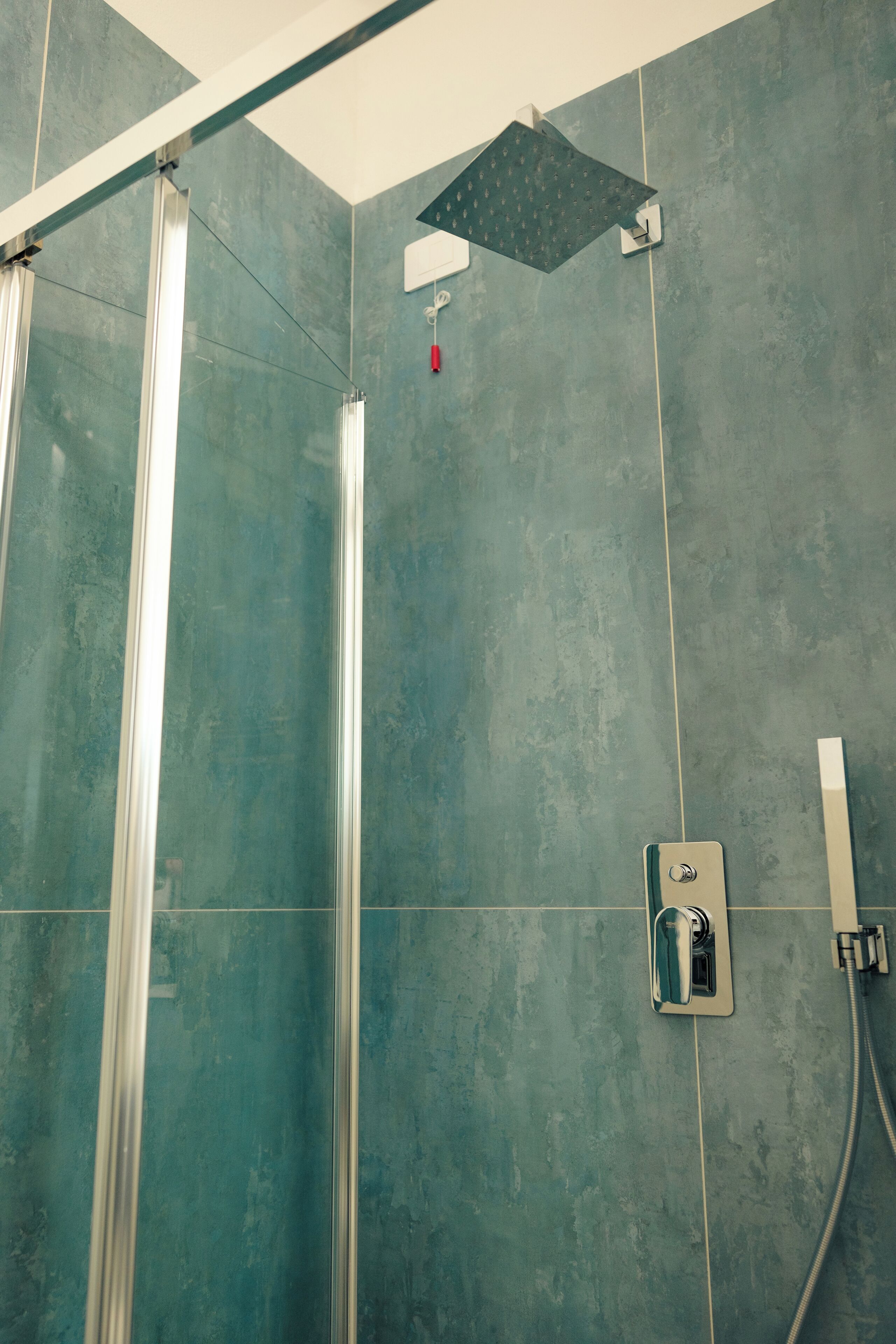 Doppia Comfort, balcone | Bagno | Set di cortesia gratuito, asciugacapelli, asciugamani, sapone