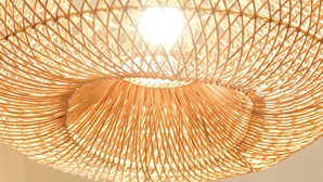 A hanging light fixture with a woven, circular design. - Saludu Boutique (Porto Torres)
