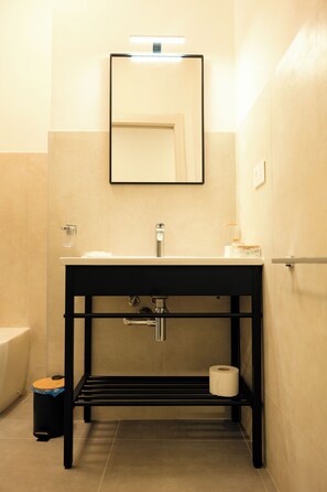 Comfort Quadruple Room | Bathroom - Saludu Boutique (Porto Torres)