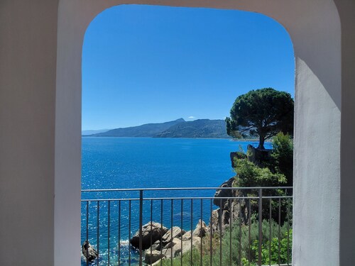 Villa Kalura with Private Beaches & Sea View