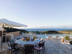 Outdoor dining - Beautiful 4-bedroom villa with AC Panoramic View (Corfu)